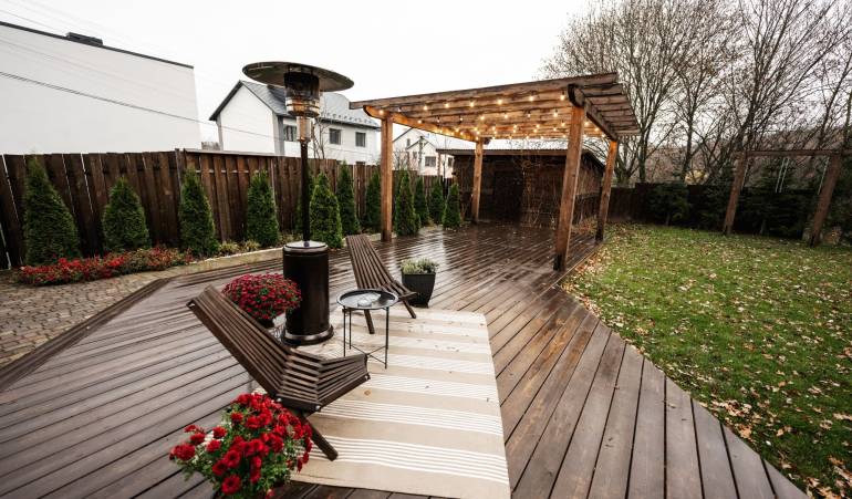 Decks in 2025: Materials, Care, and Trends to Renovate Your Outdoor Space