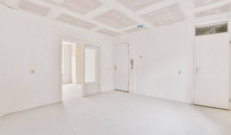 Hairline Cracks vs. Structural Cracks in Drywall: What Homeowners Should Know